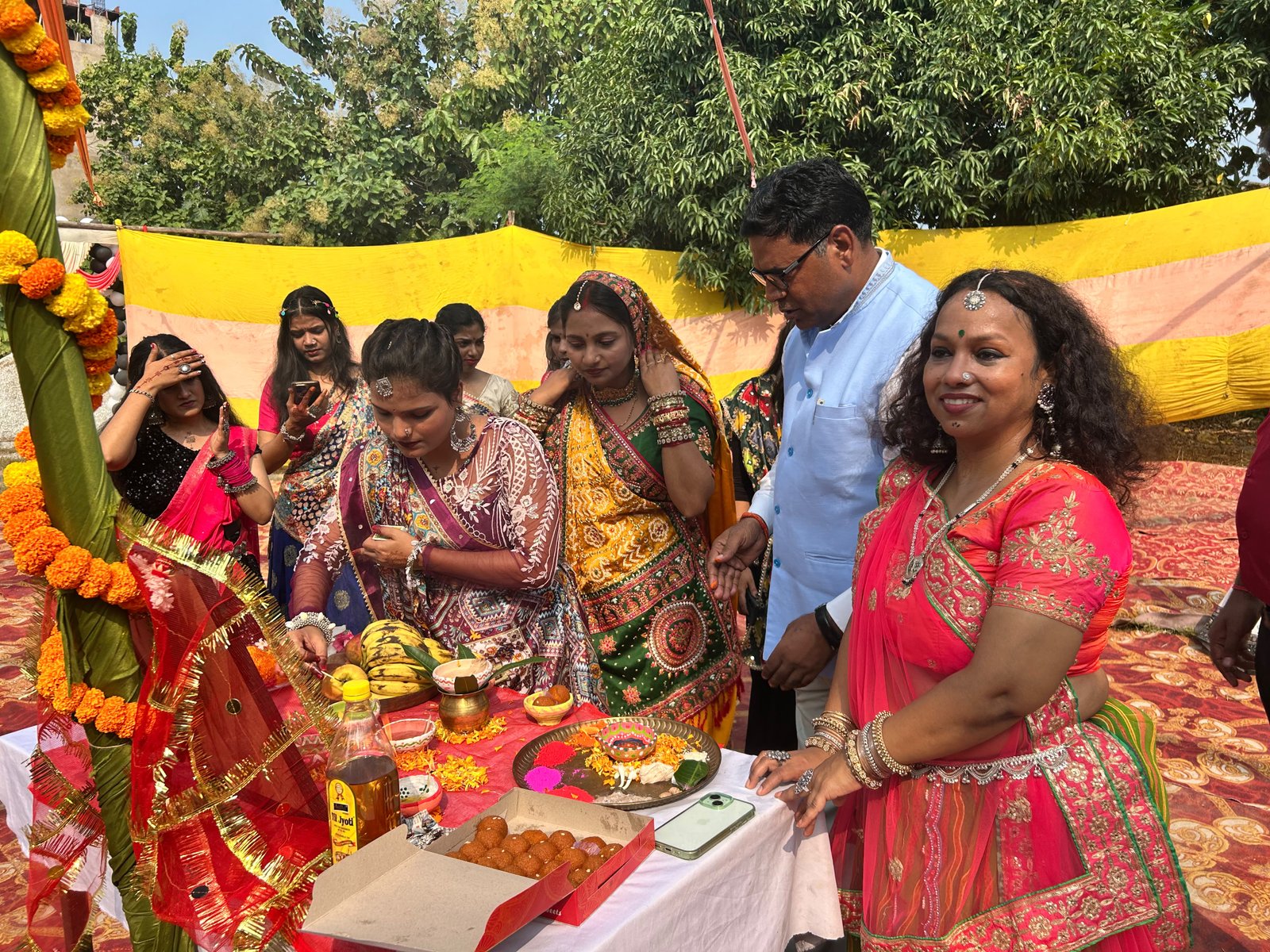 🌺✨ अंबेडकर कॉलेज ऑफ़ एजुकेशन में नवरात्रि की धूम! 💃🎉 रंग-बिरंगे परिधानों, डांडिया की थाप और भक्ति के उत्साह से कॉलेज परिसर भक्तिमय हो उठा। विद्यार्थियों ने पारंपरिक नृत्य और सांस्कृतिक प्रस्तुतियों के साथ नवरात्रि का पर्व हर्षोल्लास से मनाया। 🙏🌸 - 2