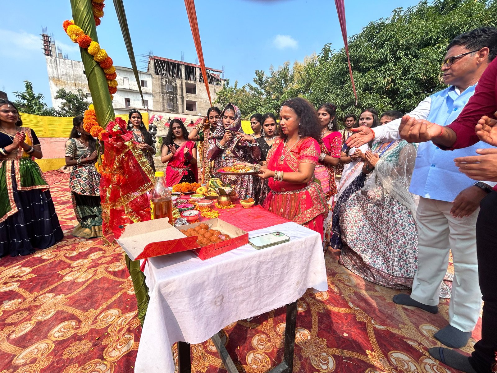 🌺✨ अंबेडकर कॉलेज ऑफ़ एजुकेशन में नवरात्रि की धूम! 💃🎉 रंग-बिरंगे परिधानों, डांडिया की थाप और भक्ति के उत्साह से कॉलेज परिसर भक्तिमय हो उठा। विद्यार्थियों ने पारंपरिक नृत्य और सांस्कृतिक प्रस्तुतियों के साथ नवरात्रि का पर्व हर्षोल्लास से मनाया। 🙏🌸 - 5