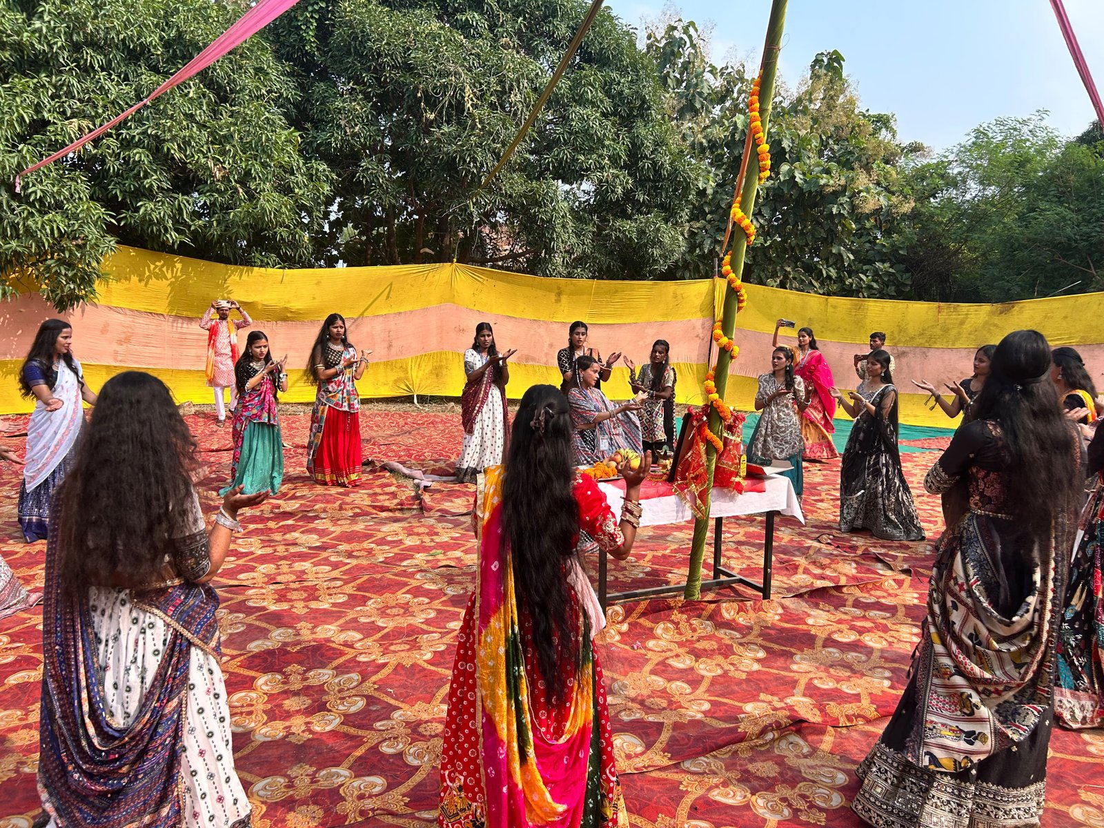 🌺✨ अंबेडकर कॉलेज ऑफ़ एजुकेशन में नवरात्रि की धूम! 💃🎉 रंग-बिरंगे परिधानों, डांडिया की थाप और भक्ति के उत्साह से कॉलेज परिसर भक्तिमय हो उठा। विद्यार्थियों ने पारंपरिक नृत्य और सांस्कृतिक प्रस्तुतियों के साथ नवरात्रि का पर्व हर्षोल्लास से मनाया। 🙏🌸 - 4